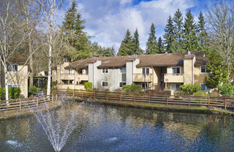 Hampton Greens in Bellevue, WA - Foto de edificio - Building Photo