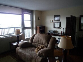 80 Monmouth St, Unit 101-107 in Brookline, MA - Building Photo - Building Photo