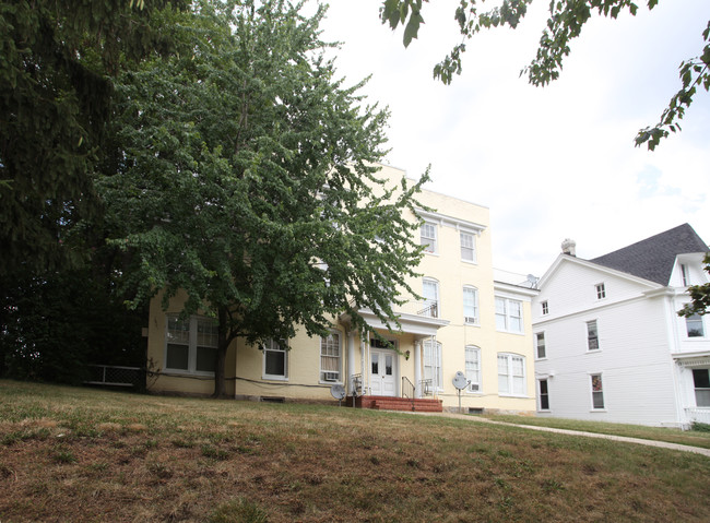 Broadway Apartments in Hagerstown, MD - Building Photo - Building Photo