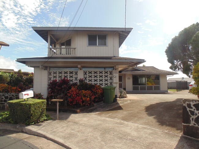 1761 Maiha Pl in Pearl City, HI - Building Photo - Building Photo