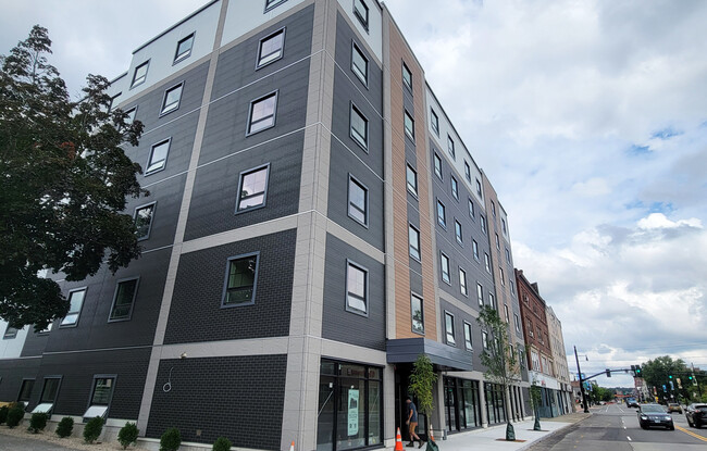 Apartments @ 249 Main in Nashua, NH - Building Photo - Building Photo