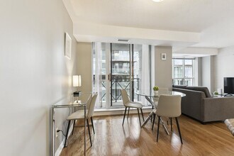 1104-140 Simcoe St in Toronto, ON - Building Photo - Building Photo