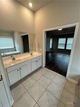 724 Stonemanor in Seguin, TX - Building Photo - Building Photo