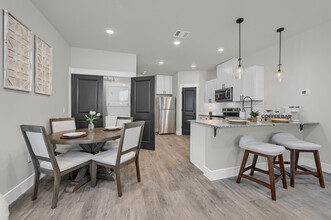 Heritage Court Luxury Townhomes *Now Open in Sherman, TX - Building Photo - Building Photo