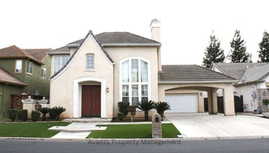 10403 E Fieldstone Ave in Clovis, CA - Building Photo - Building Photo