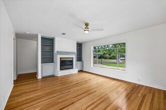 2203 Bron Holly Dr in Houston, TX - Building Photo - Building Photo