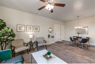 3696 W 1850 N in Lehi, UT - Foto de edificio - Building Photo