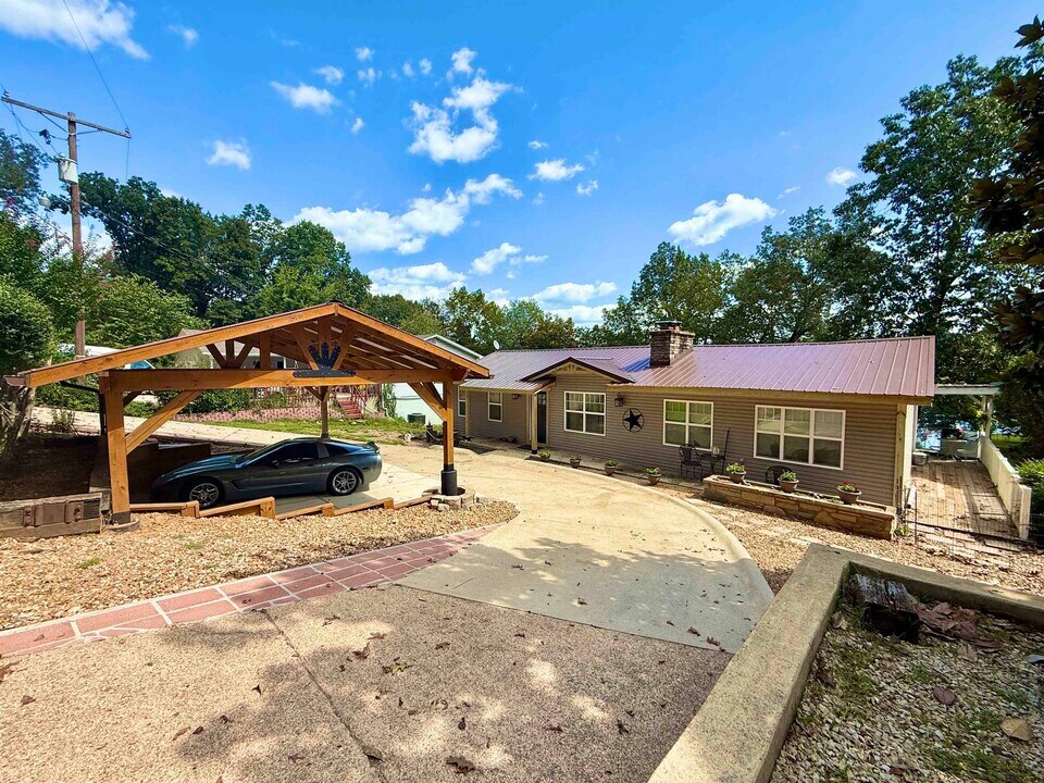 129 W Lakeshore Dr in Cherokee Village, AR - Building Photo