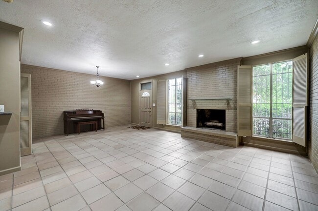 property at 1422 Walnut Bend Ln