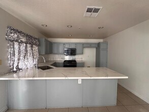 14179 Stanislaus Ct in Fontana, CA - Building Photo - Building Photo