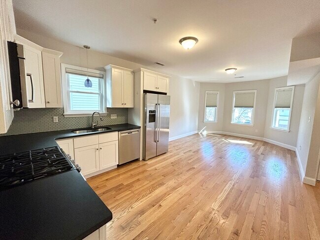 995 Dorchester Ave, Unit 2 in Boston, MA - Building Photo - Building Photo