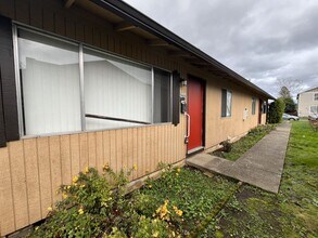 5825-5825 SE 83rd Ave in Portland, OR - Building Photo - Building Photo