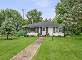 2617 Chevy Chase Dr in Joliet, IL - Building Photo