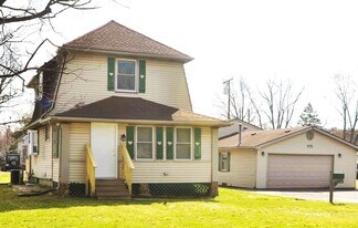 215 S 9th St in Chesterton, IN - Building Photo