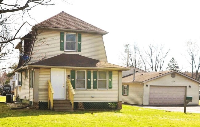 property at 215 S 9th St
