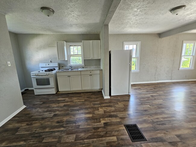 622 E 29th St, Unit B in Anderson, IN - Foto de edificio - Building Photo