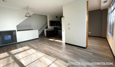 160 E Berkeley St, Unit 307 in Boston, MA - Building Photo - Building Photo