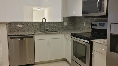 5031 Wiles Rd in Coconut Creek, FL - Building Photo - Building Photo
