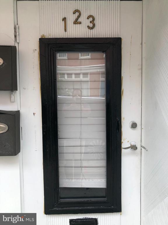 property at 123 W Mulberry St