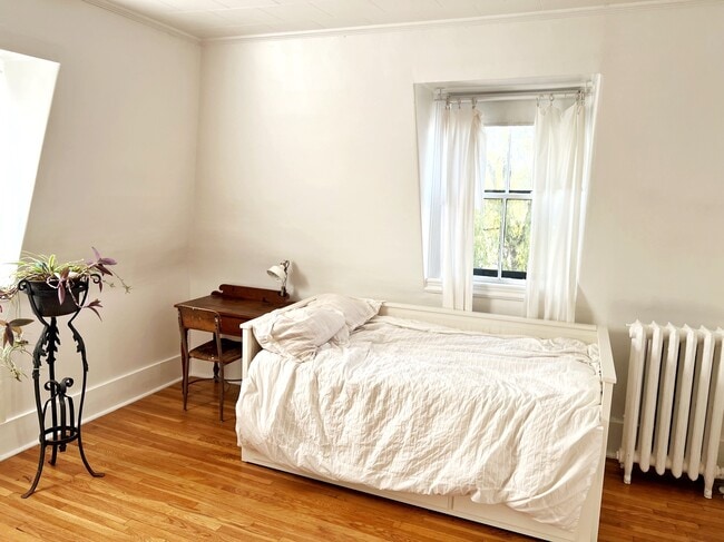 property at 24 Glenwood Rd