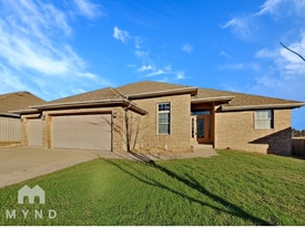 5697 W Alexa Ln in Springfield, MO - Building Photo