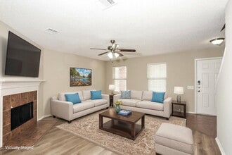 6736 Ambercrest Dr in Arlington, TX - Foto de edificio - Building Photo