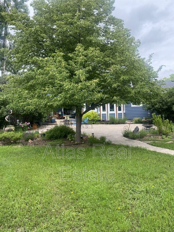 8170 Centrebridge Dr photo'