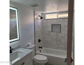 5268 W Pontiac Dr in Glendale, AZ - Building Photo - Building Photo