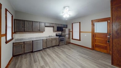 629 N Jefferson Ave in Dixon, IL - Building Photo - Building Photo