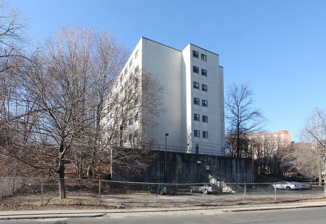 Robin Ridge Apartments in Waterbury, CT - Foto de edificio - Building Photo