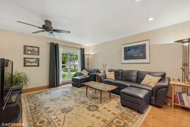 1475 Deerfield Pl in Highland Park, IL - Building Photo - Building Photo