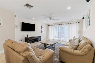 842 SE 19th Ave in Deerfield Beach, FL - Building Photo - Building Photo
