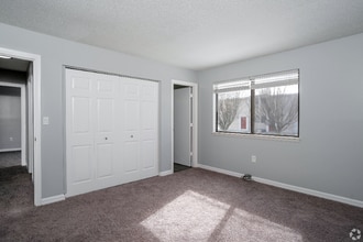 168 Fox Hill Ln in Enfield, CT - Building Photo - Building Photo