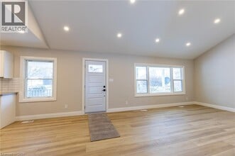 34 Close Ave in Cambridge, ON - Building Photo - Building Photo