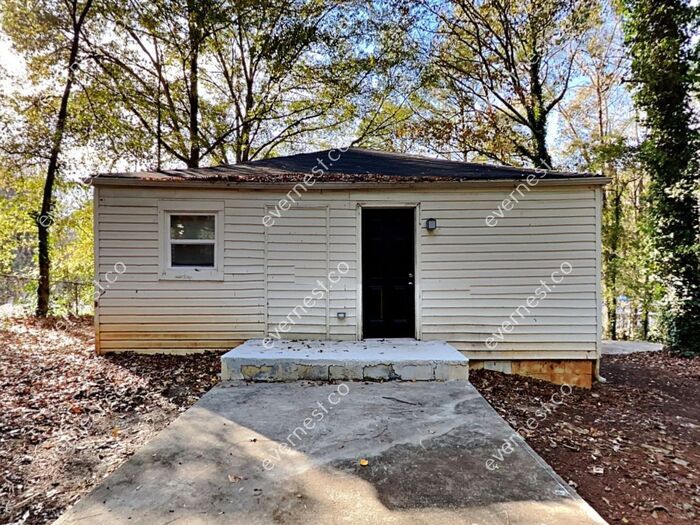 2036 Phillips Dr SE in Atlanta, GA - Building Photo