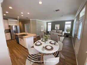 5307 Camelot Dr E in Sarasota, FL - Foto de edificio - Building Photo