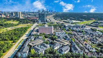 3616 Richmond Ave. in Houston, TX - Building Photo