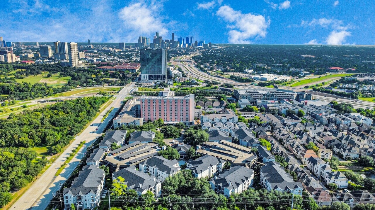 3616 Richmond Ave. in Houston, TX - Building Photo