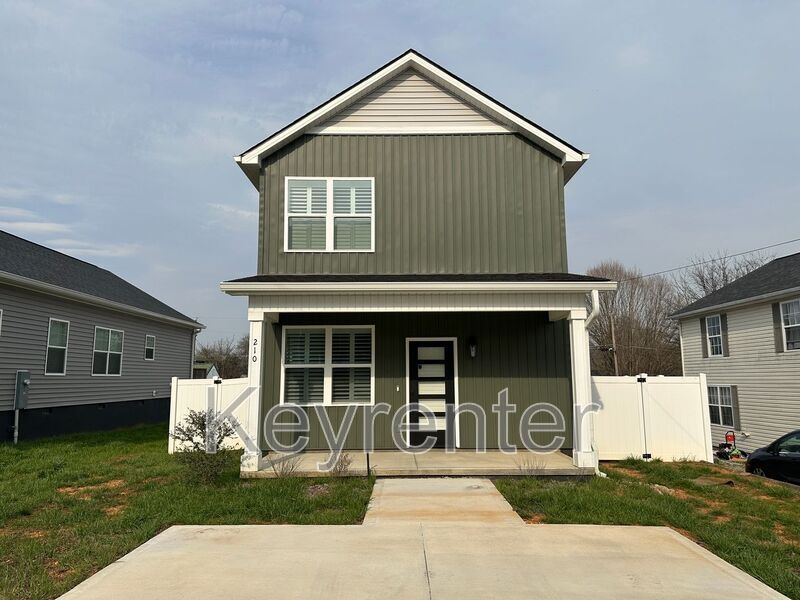 210 7th St in Maryville, TN - Building Photo