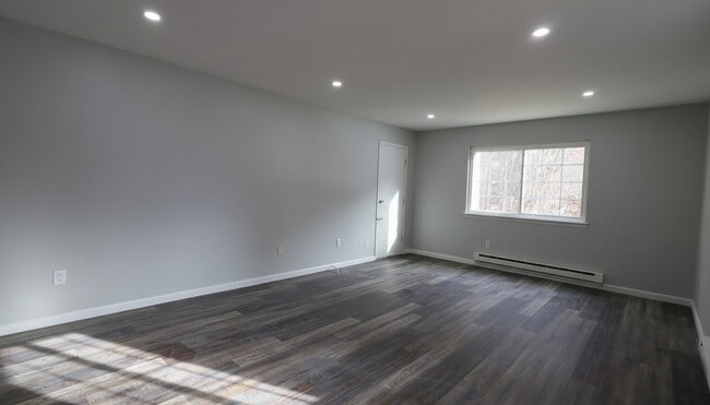 property at 422 Fox Run Ln