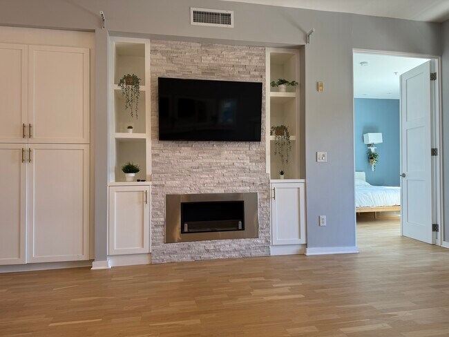 13020 Pacific Promenade, Unit 401 in Los Angeles, CA - Foto de edificio - Building Photo