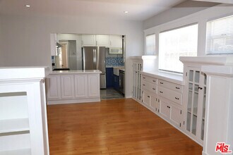 1132 Myra Ave in Los Angeles, CA - Building Photo - Building Photo