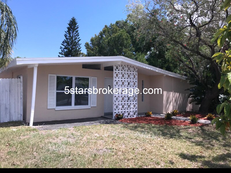 1121 N Saturn Ave in Clearwater, FL - Building Photo