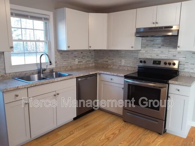 9 Bayberry Ln in Epping, NH - Building Photo - Building Photo