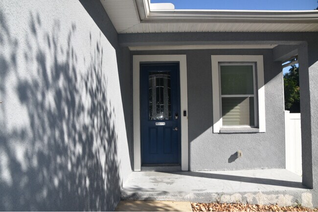 6412 S Adelia Ave in Tampa, FL - Foto de edificio - Building Photo