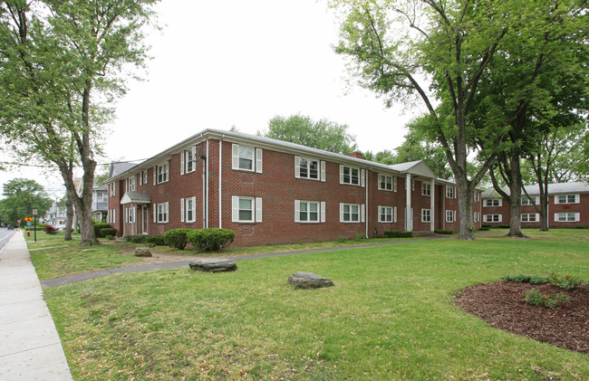 Prospect Garden Apartments in East Hartford, CT - Building Photo - Building Photo