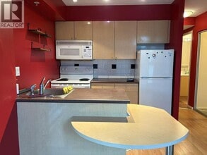 1889 Alberni St in Vancouver, BC - Building Photo - Building Photo