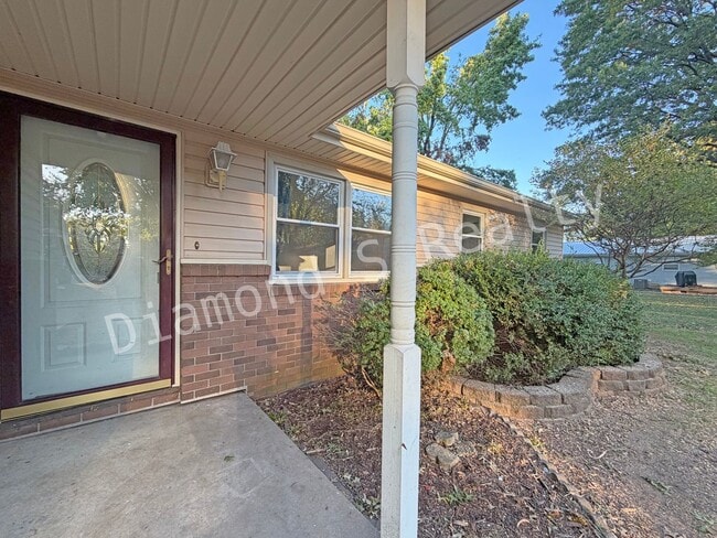 2737 S Weaver Ave in Springfield, MO - Building Photo - Building Photo
