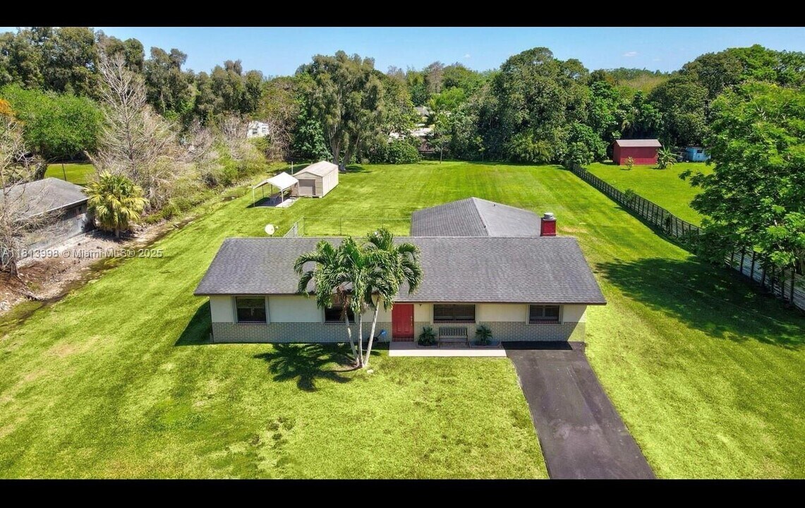 6160 SW 188th Ave in Southwest Ranches, FL - Building Photo