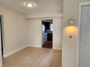 7368 SW 82nd St, Unit E216 in Miami, FL - Building Photo - Building Photo